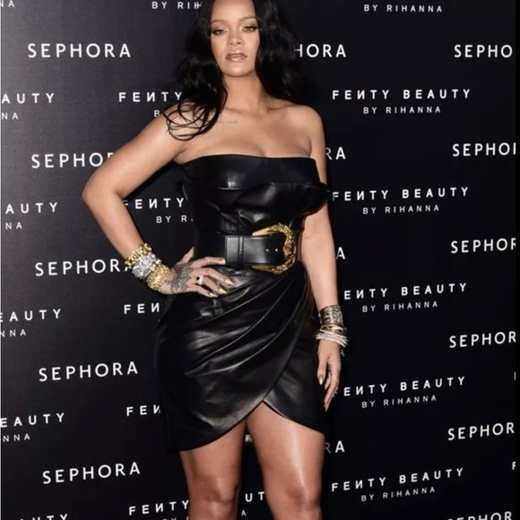 Black mini dress - Picture 2 of 2